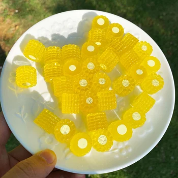 10Pcs Simulação Luminoso de Milho Resina Pérolas Mini Alimentos Scrapbooking Artesanal DIY Jóia feito a mão de Tomada de Acessórios de Casa de Boneca