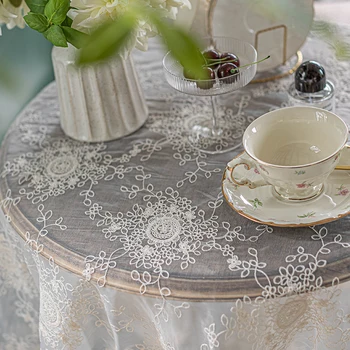 Branca de luxo, Toalhas de mesa Bordado Oca-out de Mesa de Renda jantar tampa tapete de Beleza fios de tintura de flor de poliéster Casa Dez MF331